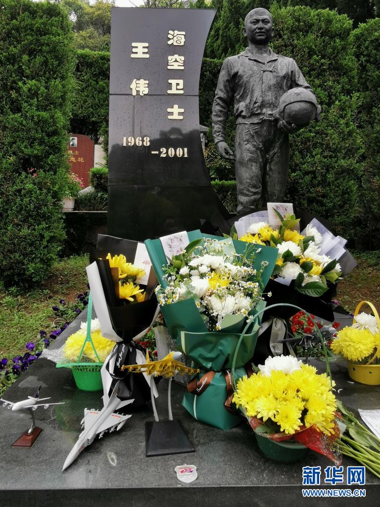 这是位于杭州市安贤陵园内的王伟烈士铜像（3月31日摄）。新华社记者 黎云 摄.jpg